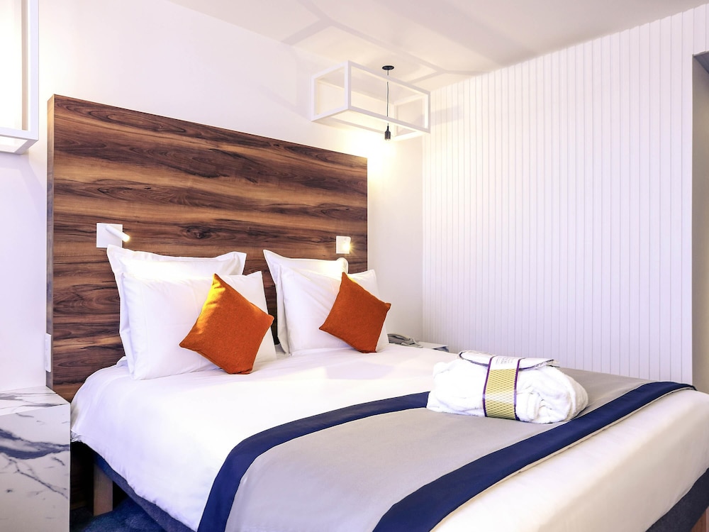 PRIVILEGE, DOUBLE BED