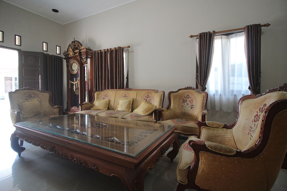 OYO 1547 Wisma Ray Syariah 20/31