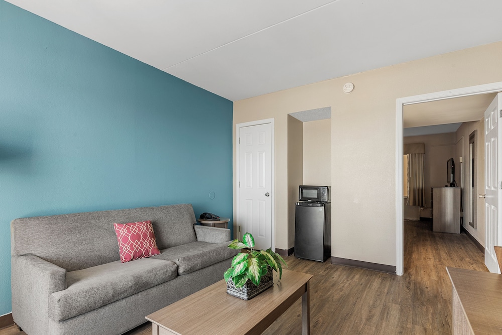 Ocean Crest Inn and Suites 26/51