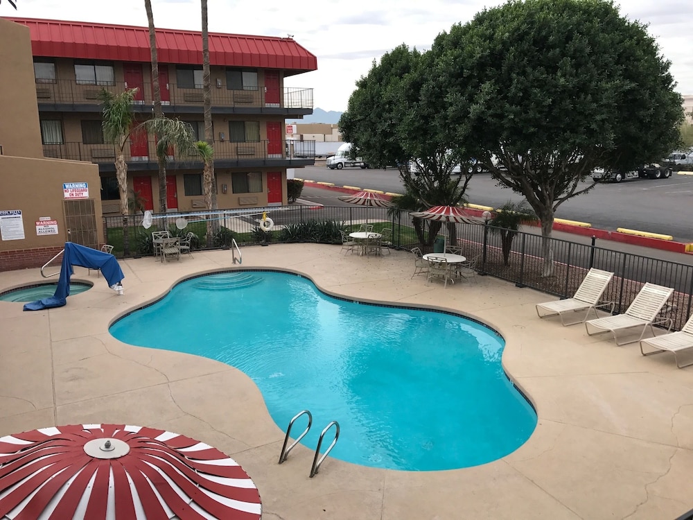 Travelers Inn 47/48