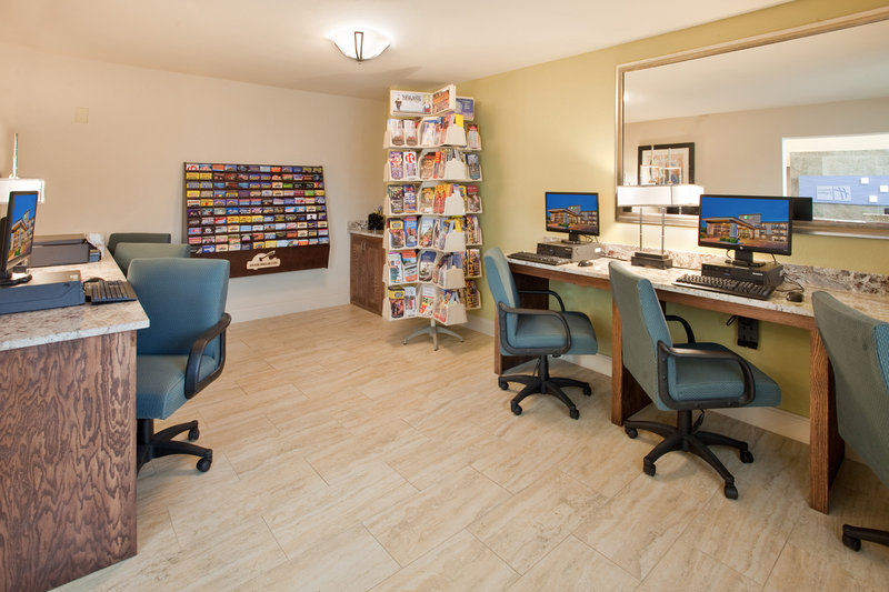 Holiday Inn Express Hotel Suites Branson 76 Cent 65/73