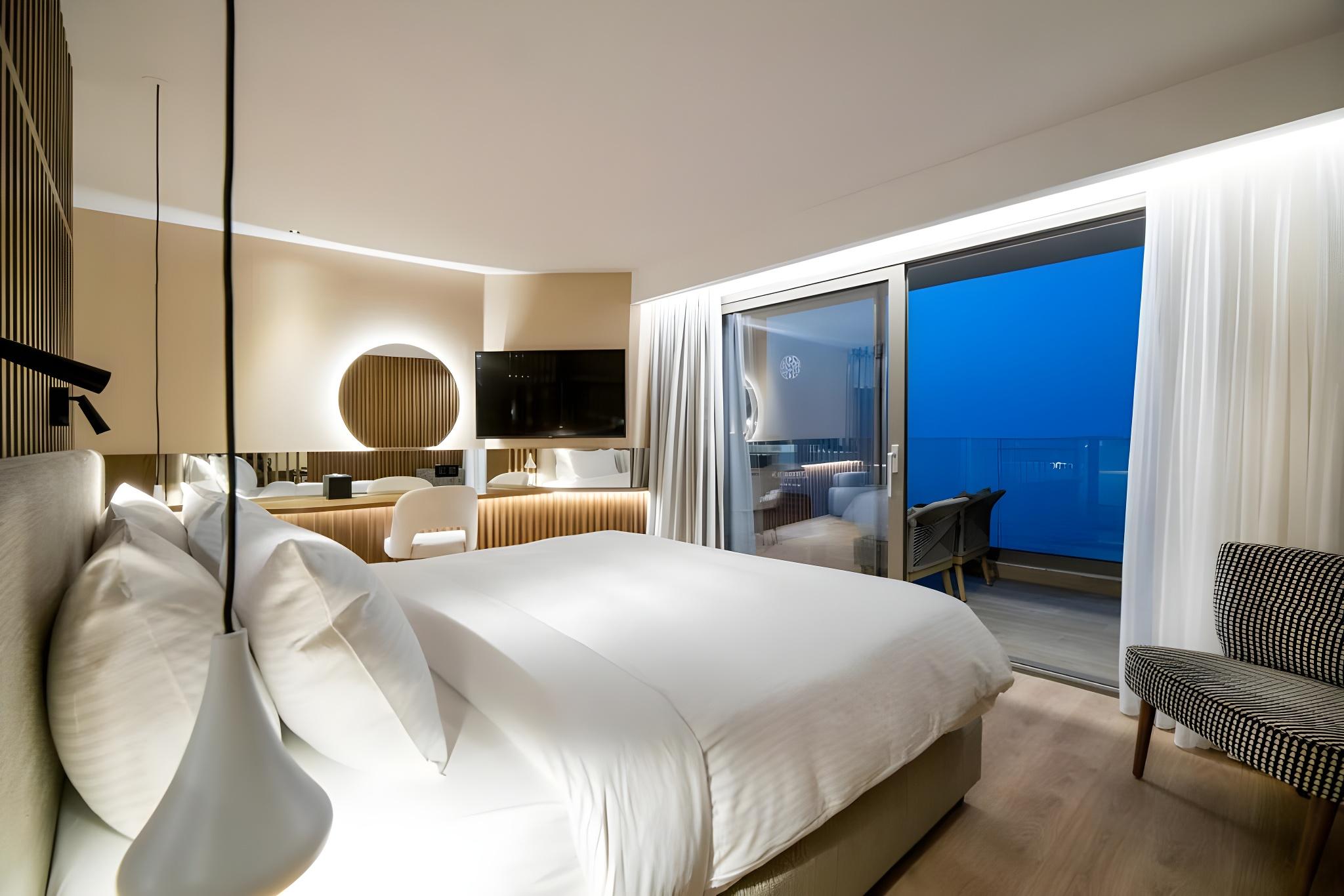 Dazzling, Suite, Hot Tub