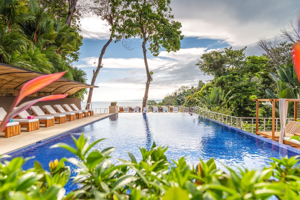 Los Altos Resort 8/82