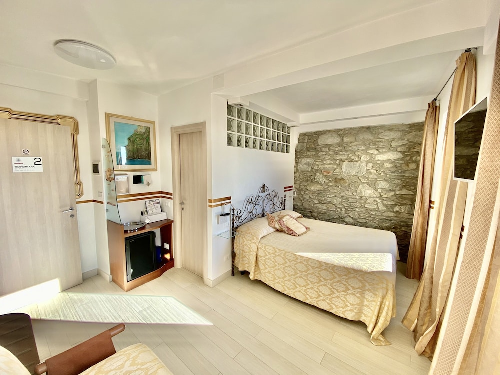 Giovanni Rooms Manarola 18/49