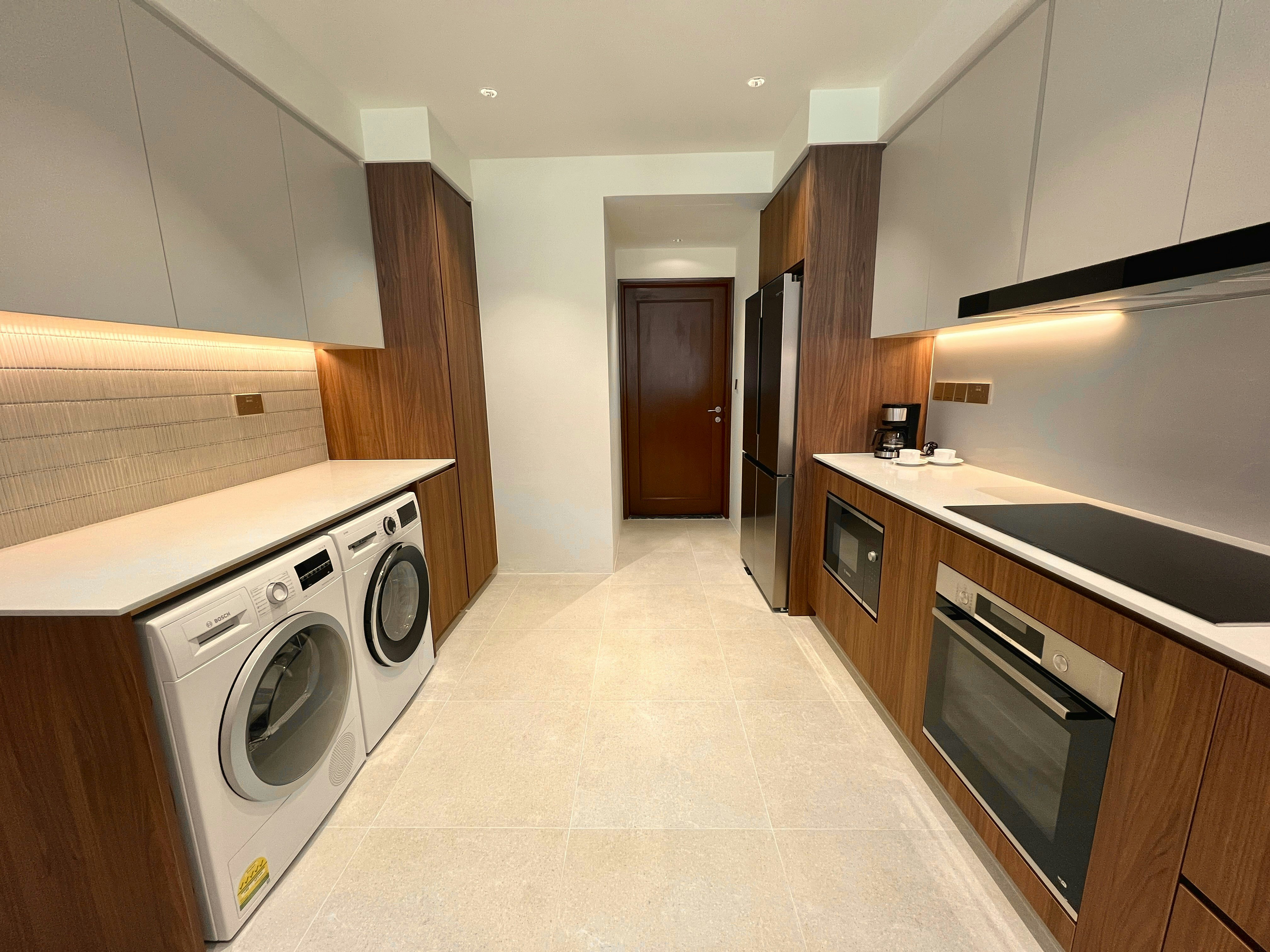 TREETOPS EXECUTIVE RESIDENCES 28/71