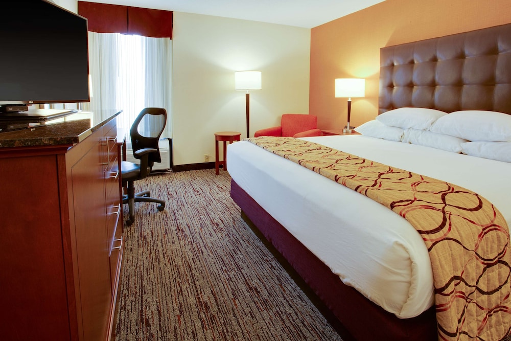 Drury Inn and Suites Terre Haute 2/32