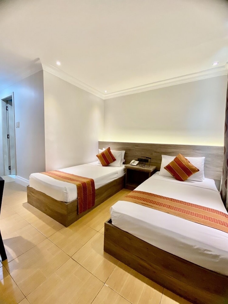 OYO 252 Hotel Euroasia 6/50