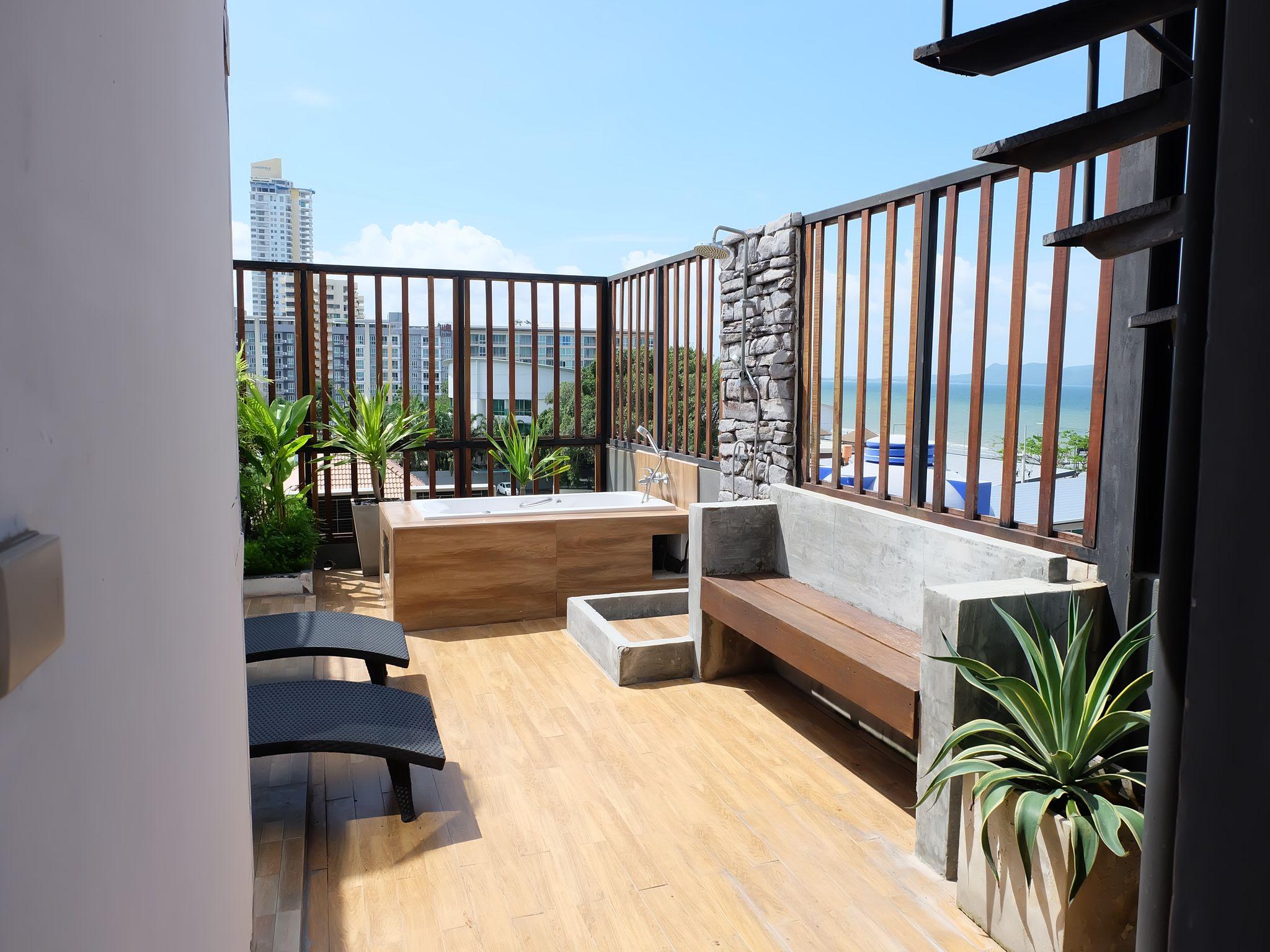 5Ive Beach House Hotel 39/43