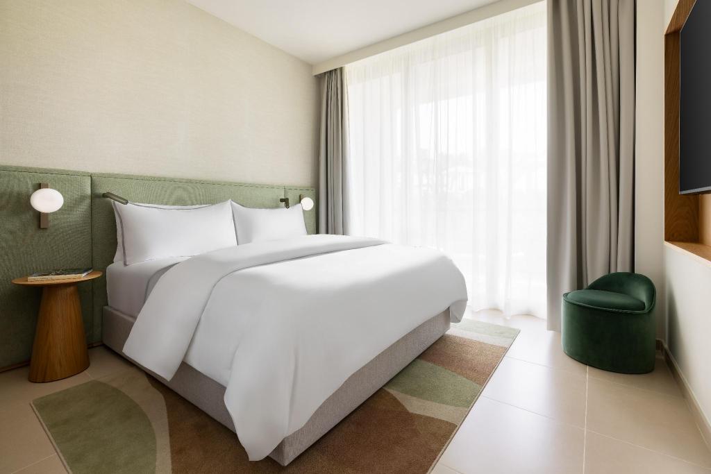 2 Bedrooms, Suite, Twin Beds, King Bed, Urban View, Sofa