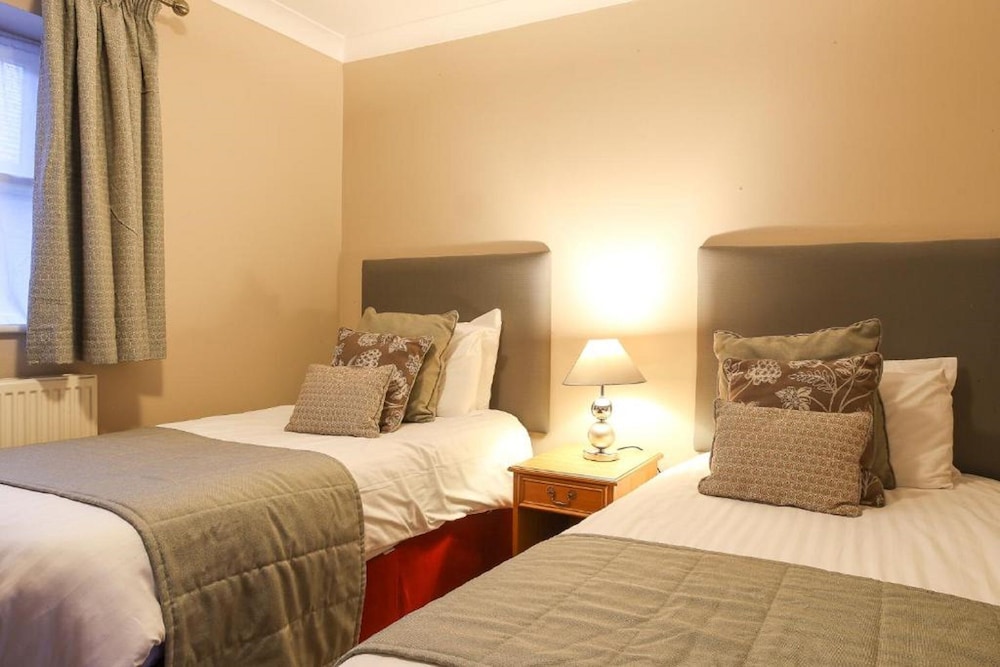 Cozy, Courtyard, Twin Beds