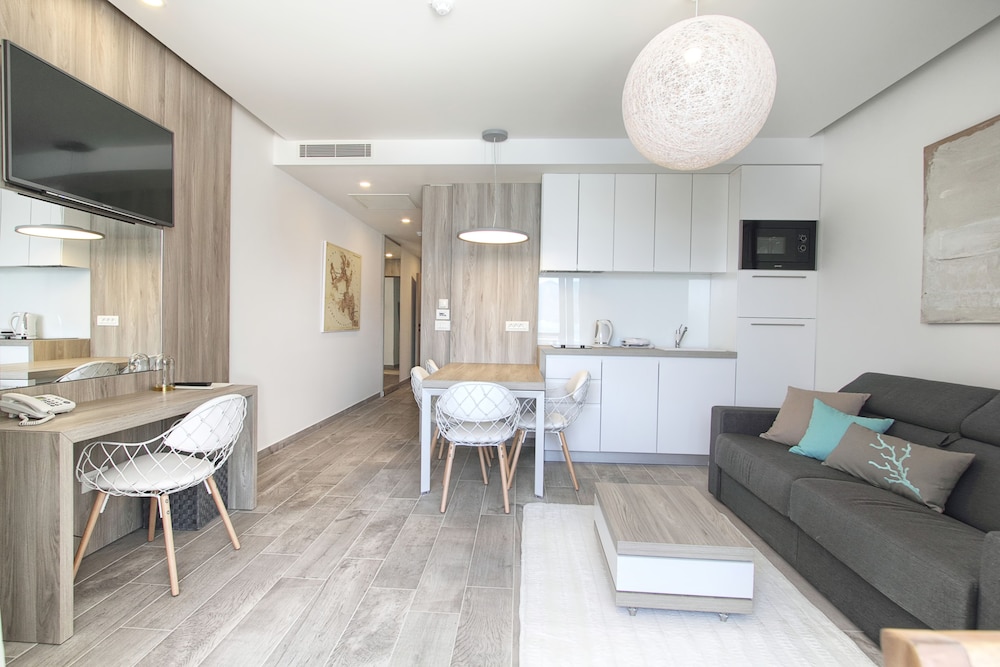Kalamota Beach House 34/68