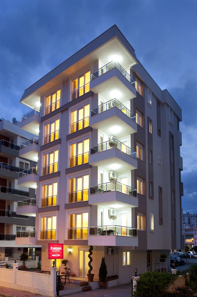 The Room Hotel & Apartments 4/63