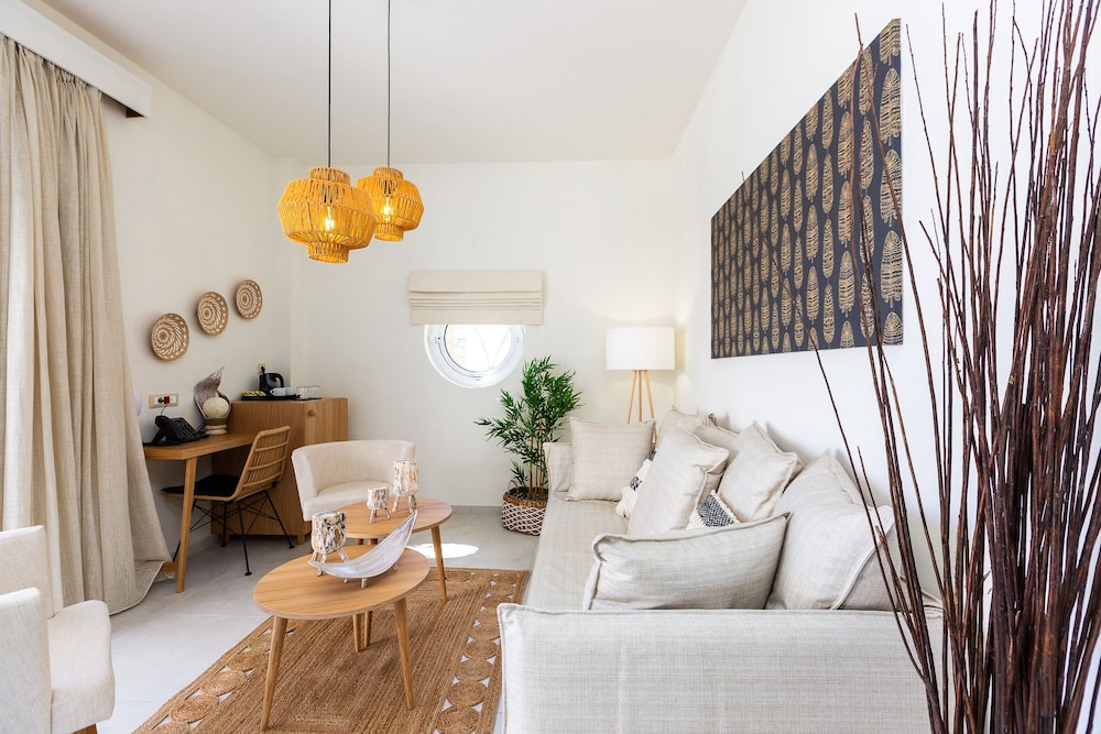 Nostos Beach Boutique Hotel 58/73