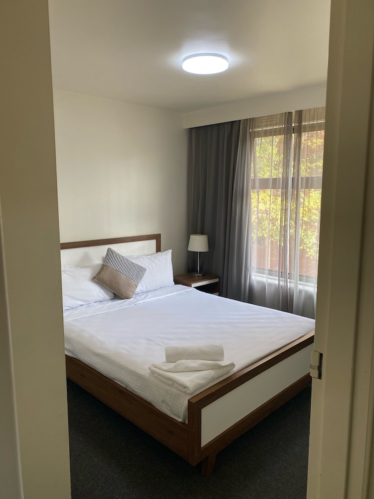1 Bedroom, Apartment, Queen Bed, Street Building