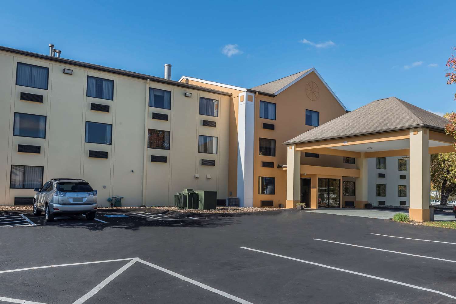 Quality Inn & Suites Pittsburgh Harmarville 13/17