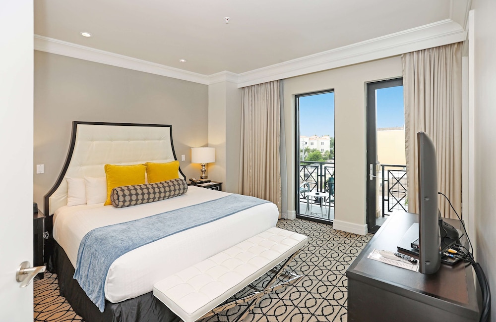 2 BEDROOMS, AMBASSADOR, CLUB, SUITE
