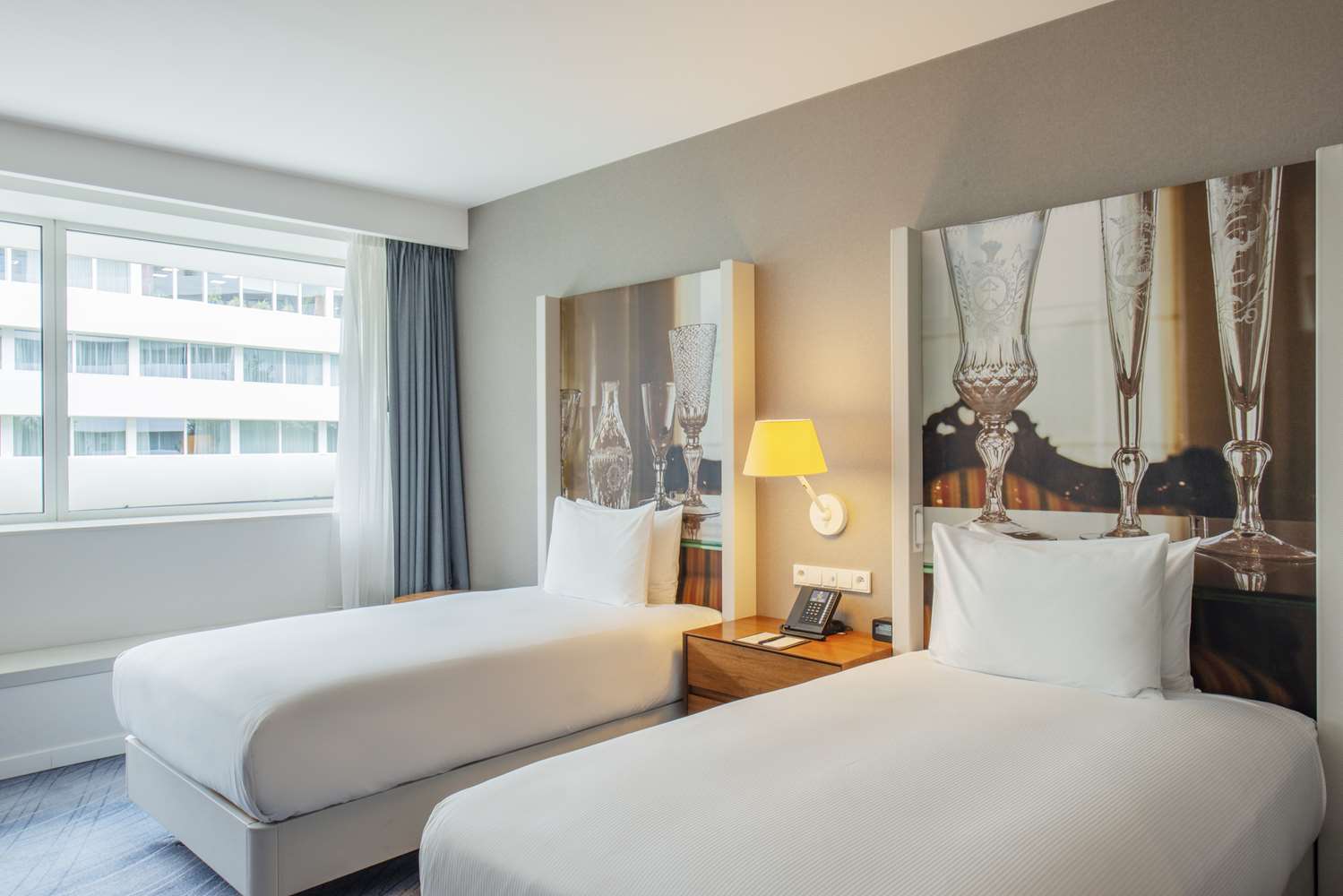 ROOM, TWIN BEDS