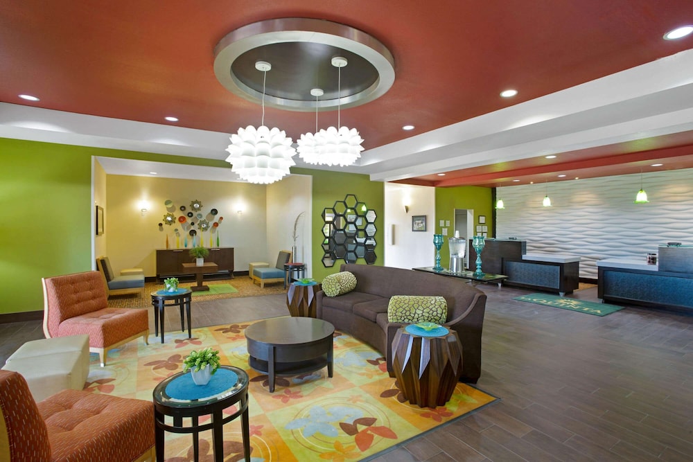 La Quinta Inn Suites Pearsall 41/56
