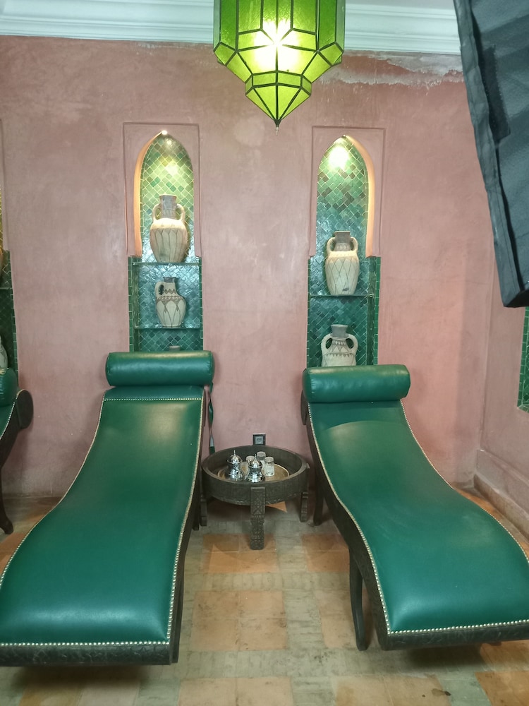 Palais Blanc Riad 37/55