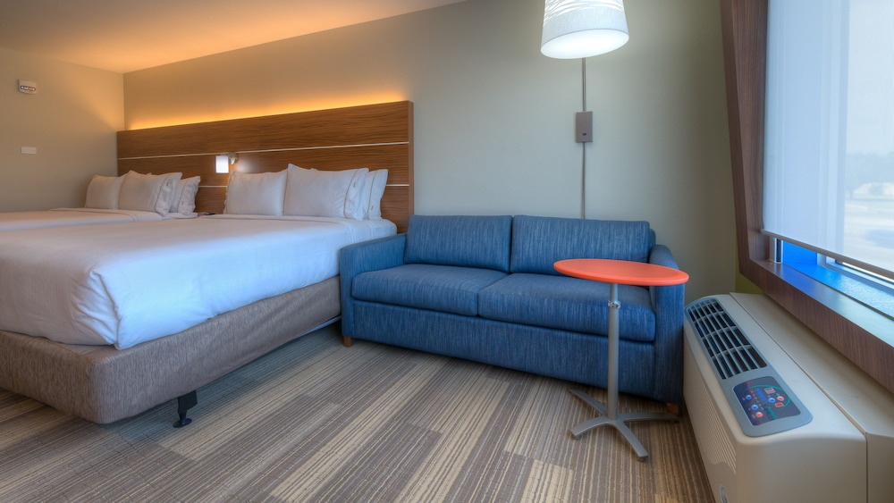 Holiday Inn Express Suites Tulsa Midtown 14/68
