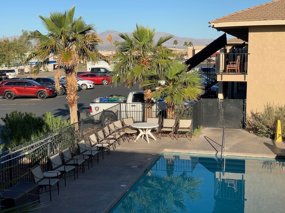 Days Inn by Wyndham Lake Havasu 20/36