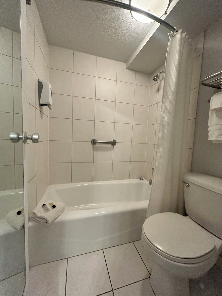غرفة بسرير كينج للمدخنين، Suite Dreams Motel Mattoon I 57 8/10