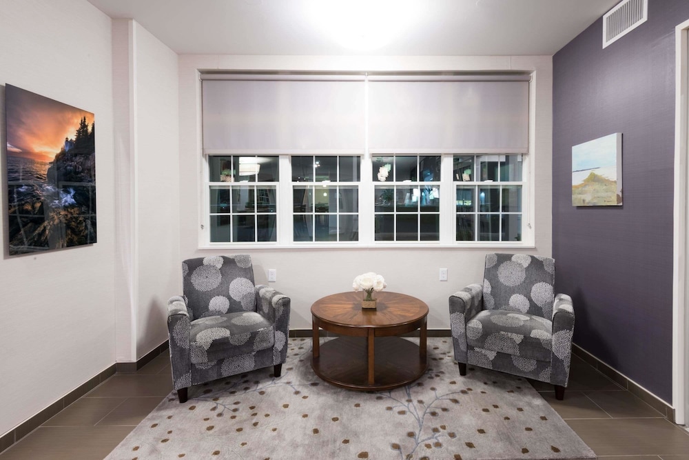 Microtel Inn & Suites By Wyndham Windham 20/41