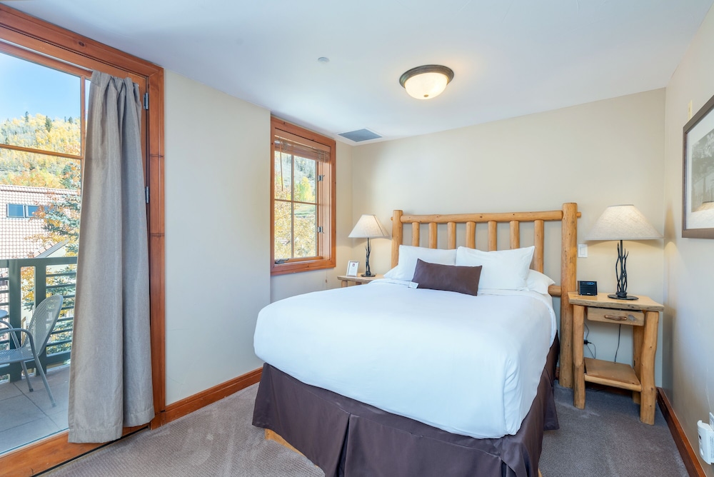 Inn at Lost Creek 16/59