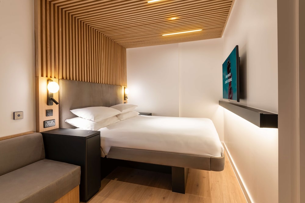 YOTELPAD London Stratford, Select by Hilton 12/50