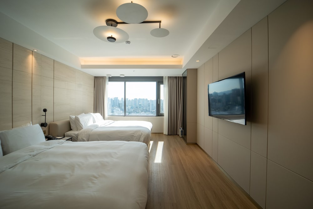 ELIENA Hotel 34/63