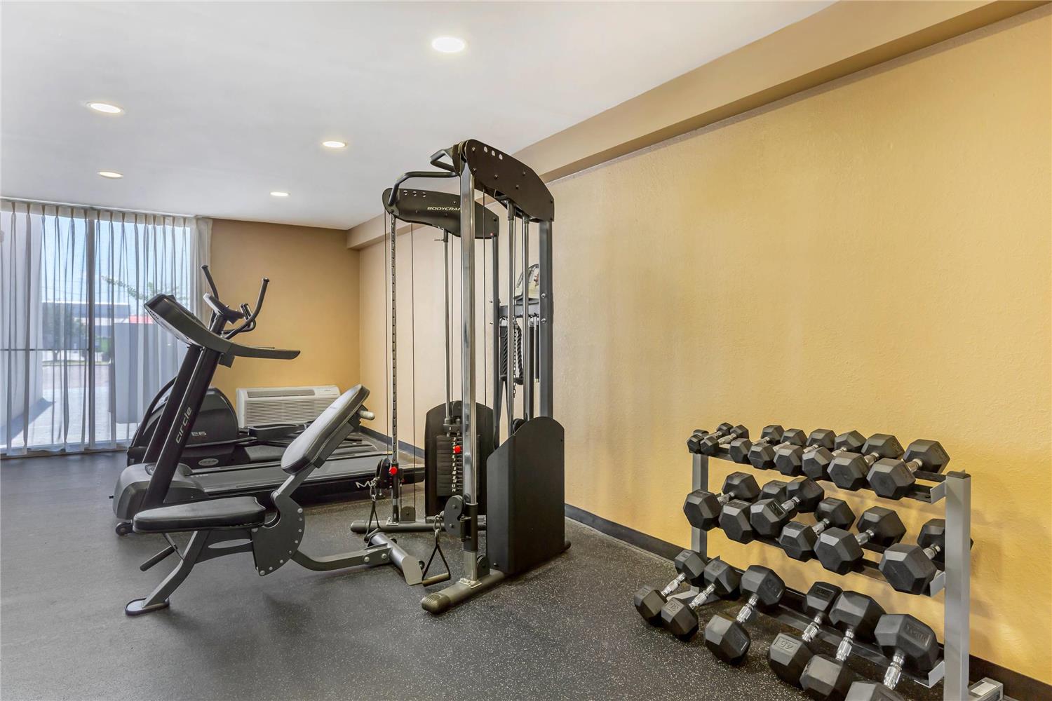 Quality Inn & Suites Spring Lake - Fayetteville near Fort Bragg 22/41