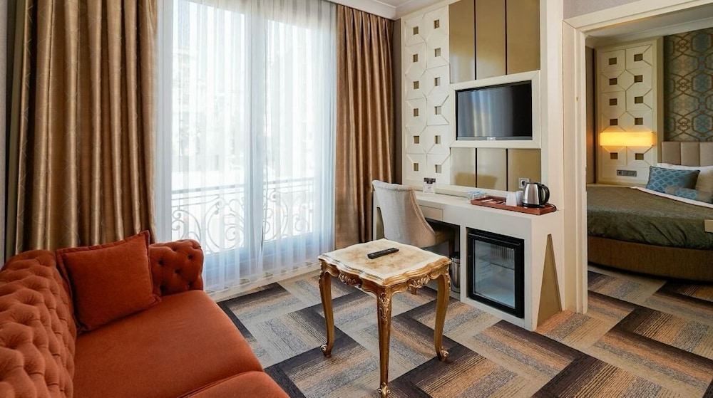 The Grand Mira Hotel 29/50
