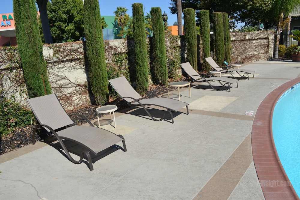 Days Inn & Suites by Wyndham Lodi 13/36