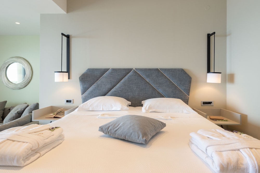 Sivota Diamond Resort & Spa 10/50