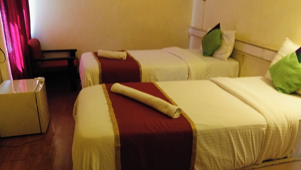 Hotel Crown Ahmedabad 29/43