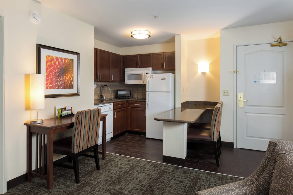 Staybridge Suites Toledo - Maumee 57/72