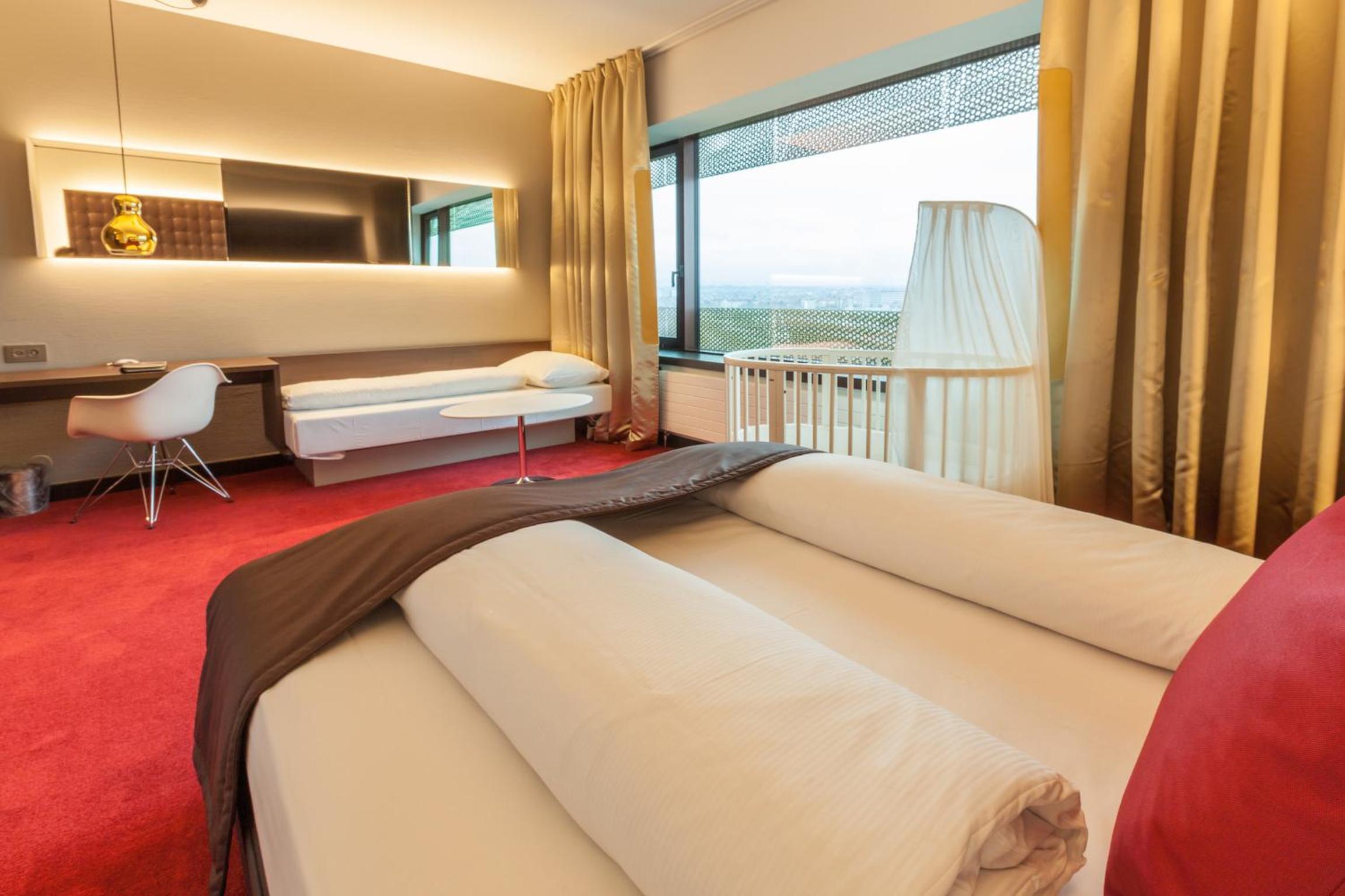 Room, Triple, Sofa