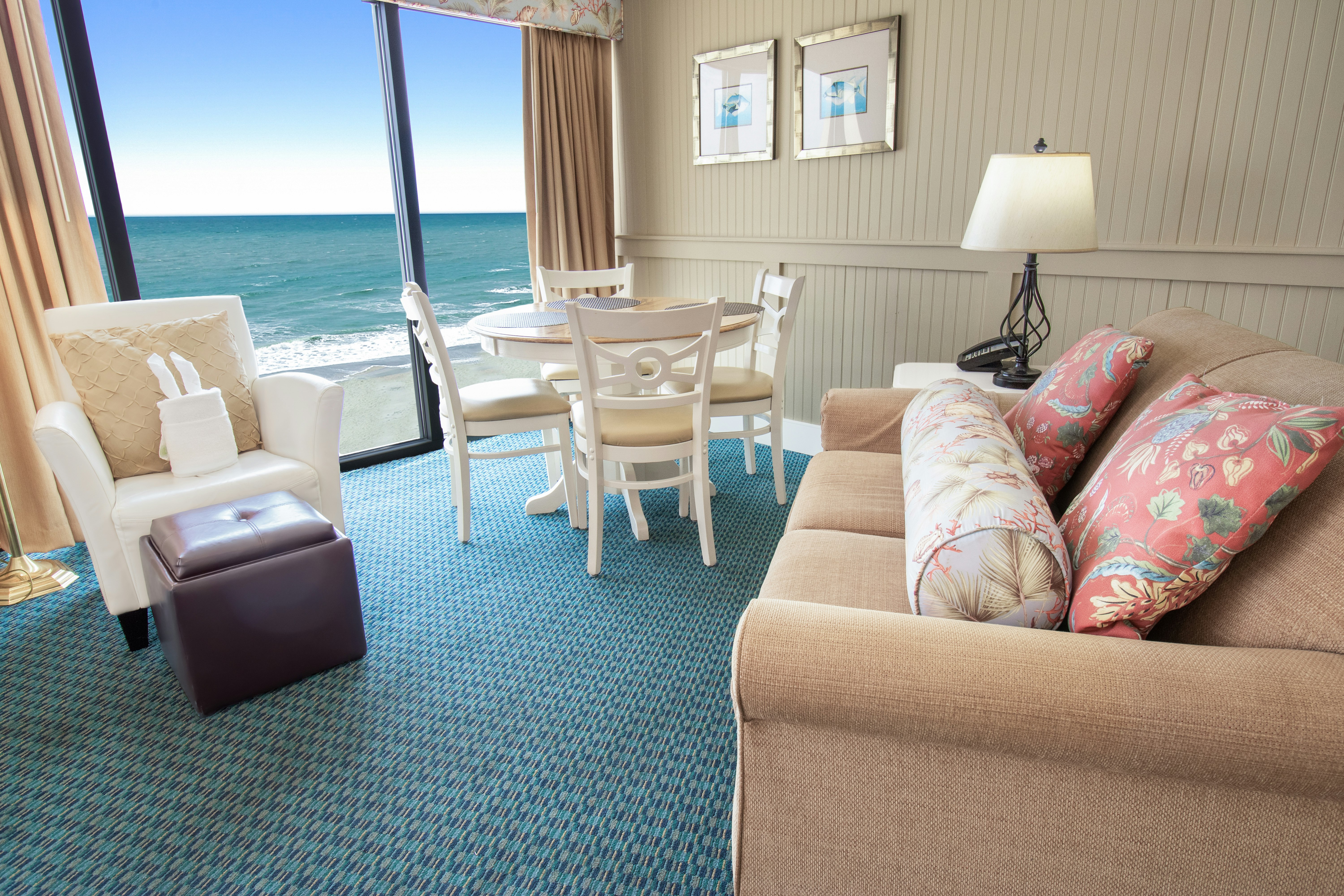 The Oceanfront Litchfield Inn 46/75