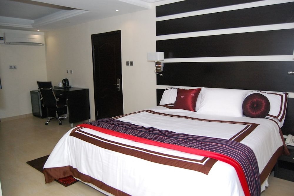 The Montrose Hotel Lekki 4/23