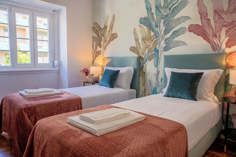 CLASSIC, TWIN BEDS