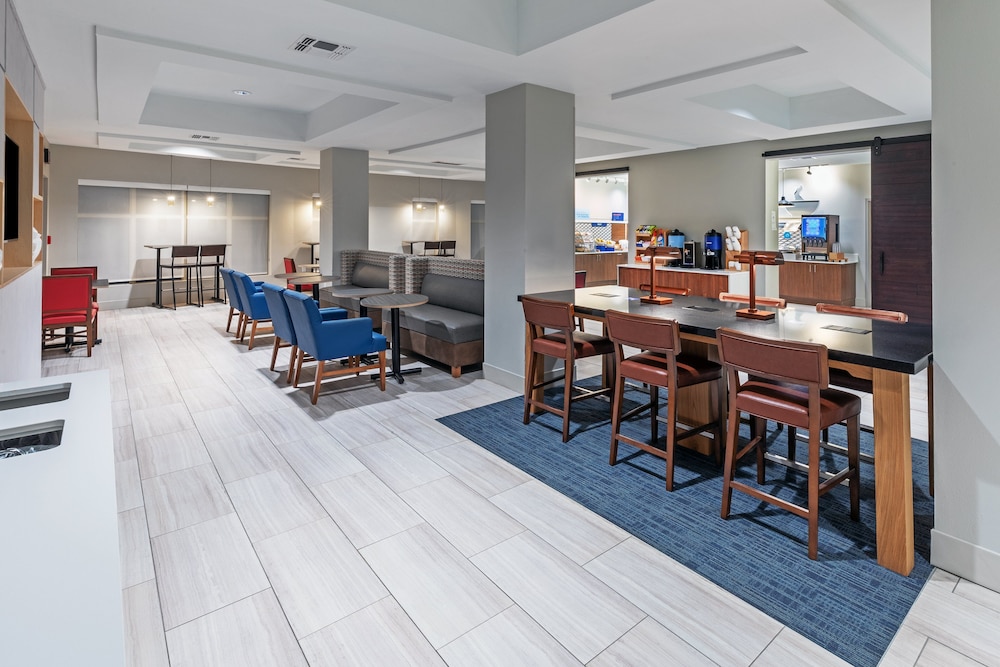 Holiday Inn Express Hotel & Suites Shreveport - West 54/68