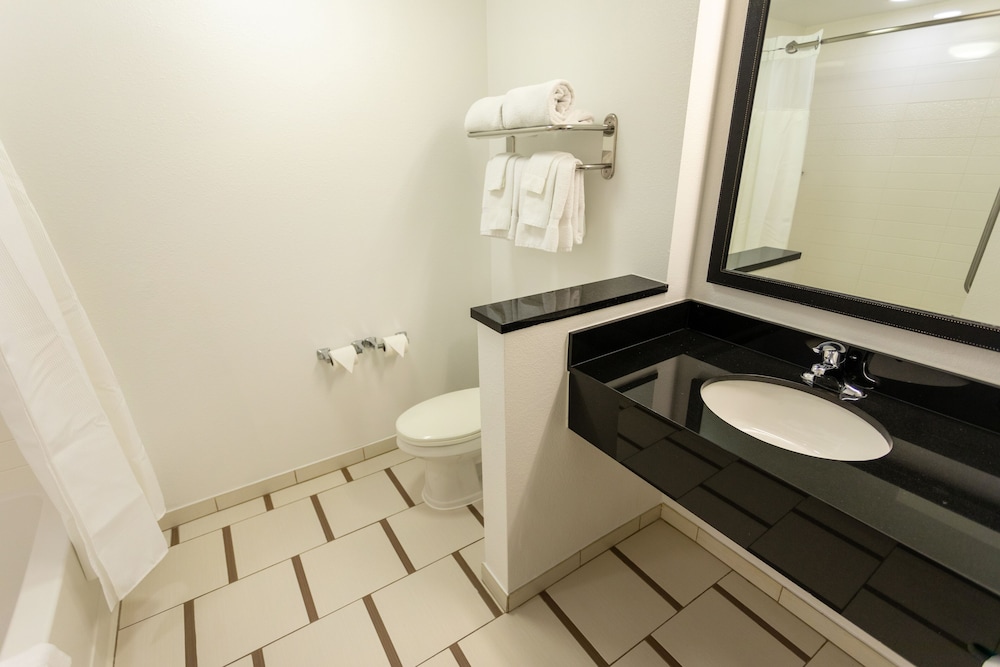 Fairfield Inn & Suites by Marriott Athens I-65 10/28