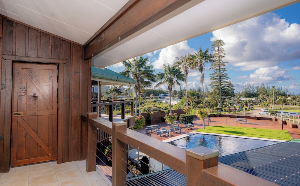 South Pacific Resort Hotel 14/50