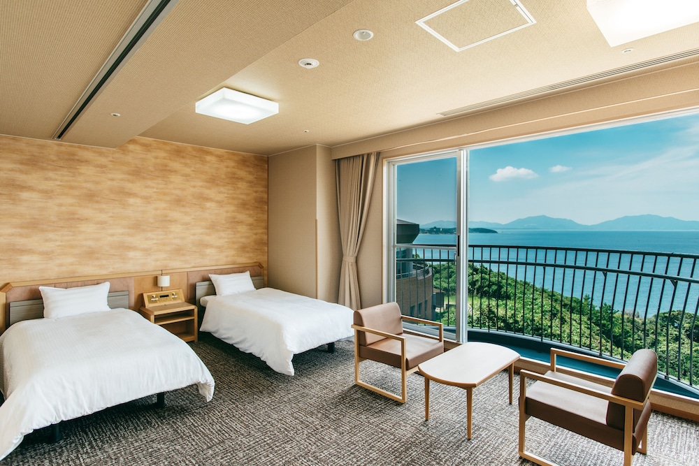 SUPERIOR, OCEAN VIEW, BATHTUB