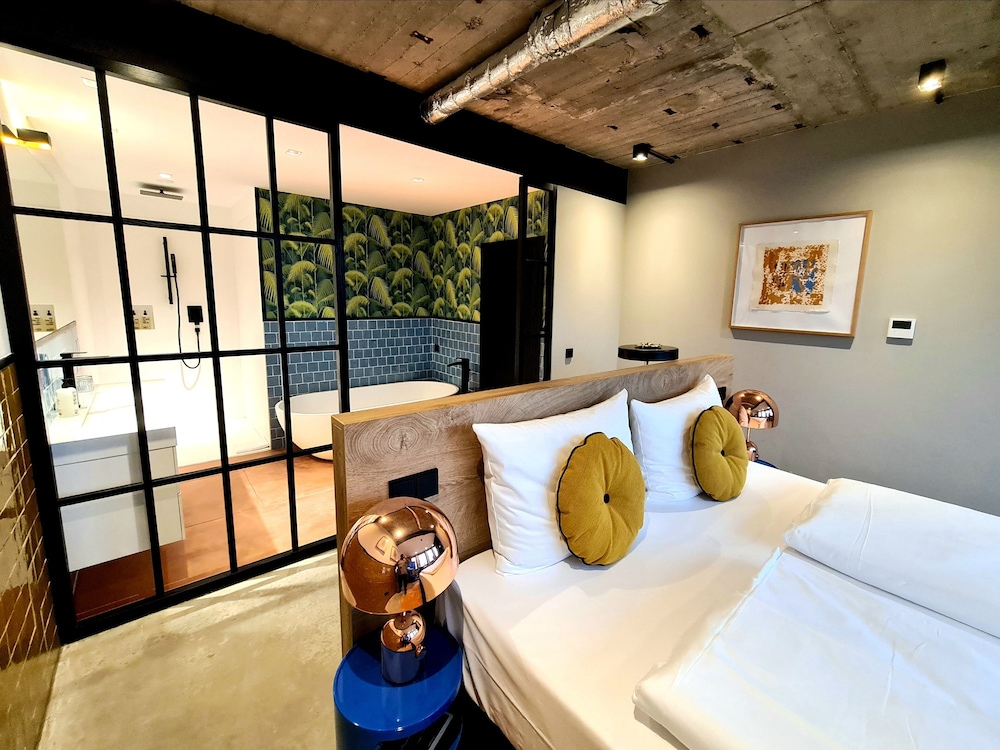 Koncept Hotel International 20/50
