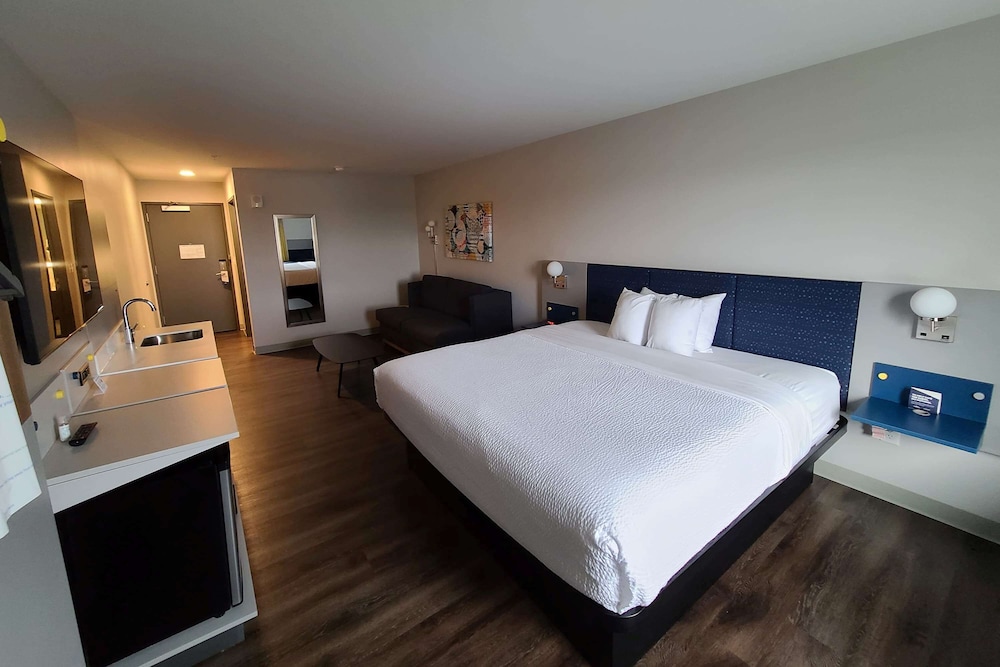 Microtel Inn & Suites by Wyndham Milford 22/54