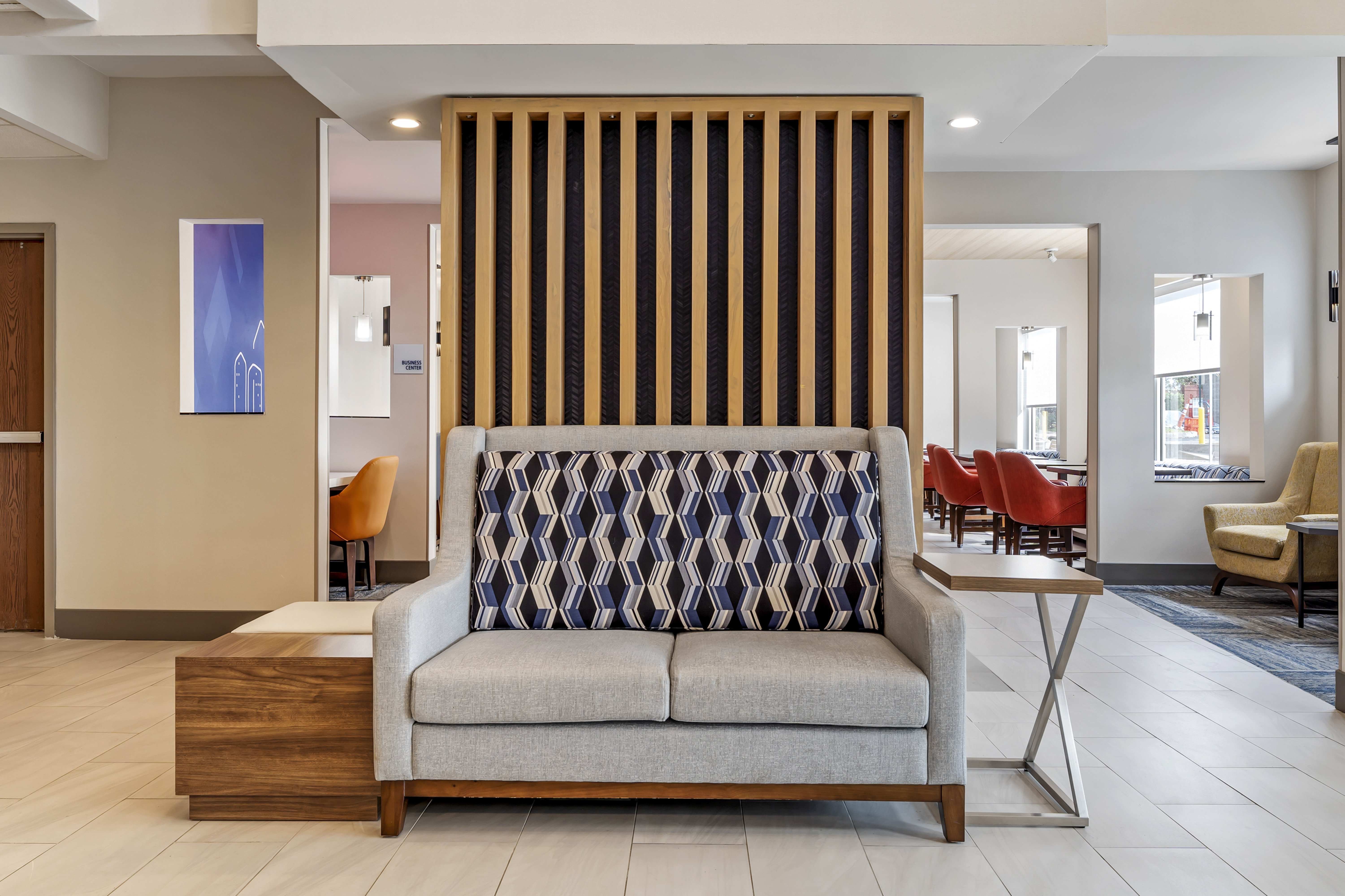 Holiday Inn Express Pittsburgh E - Waterfront Dr 25/42