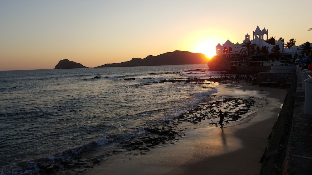 Suites Las Flores Beach Mazatlan 44/50