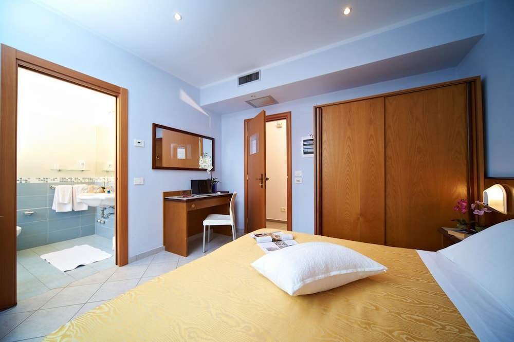 Hotel Sirio 18/44