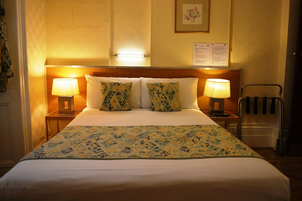 Falcon Hotel 16/50